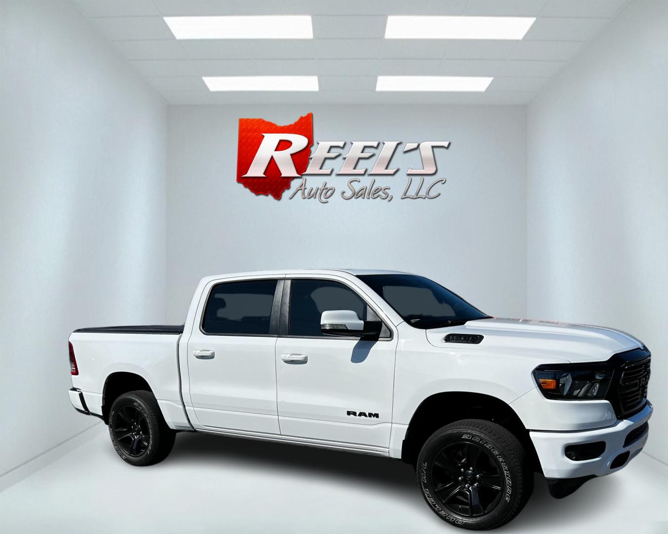 2020 White /Black RAM 1500 Big Horn Crew Cab SWB 4WD (1C6SRFFT9LN) with an 5.7L V8 OHV 16V engine, 8-Speed Automatic transmission, located at 11115 Chardon Rd. , Chardon, OH, 44024, (440) 214-9705, 41.580246, -81.241943 - This 2020 Ram 1500 Big Horn Crew Cab 4WD is powered by a 5.7L HEMI V8 engine with 395 horsepower and 410 lb-ft of torque, mated to an 8-speed automatic transmission and 3.21 gearing. It features a robust towing capacity of 8,190 pounds and a payload capacity of 1,742 pounds. This model includes fron - Photo#3